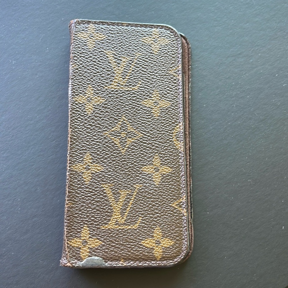 LV iPhone 8 case automatic